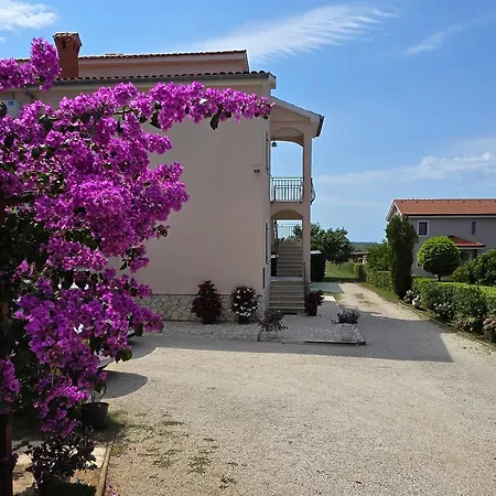 Apartman With Parking Space Buici, - 24819