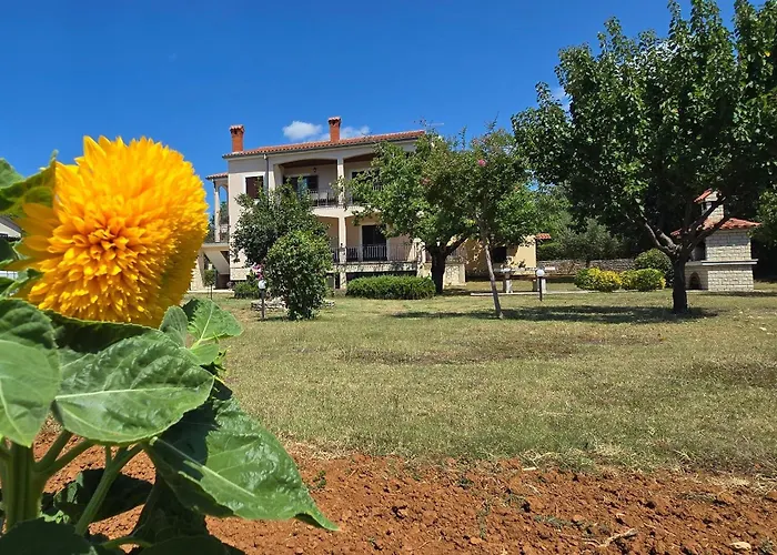 With Parking Space Buici, - 24819 Apartament