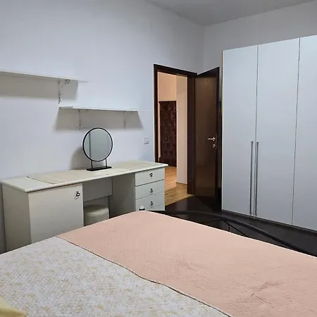 With Parking Space Buici, - 24819 Διαμέρισμα Πόρετς